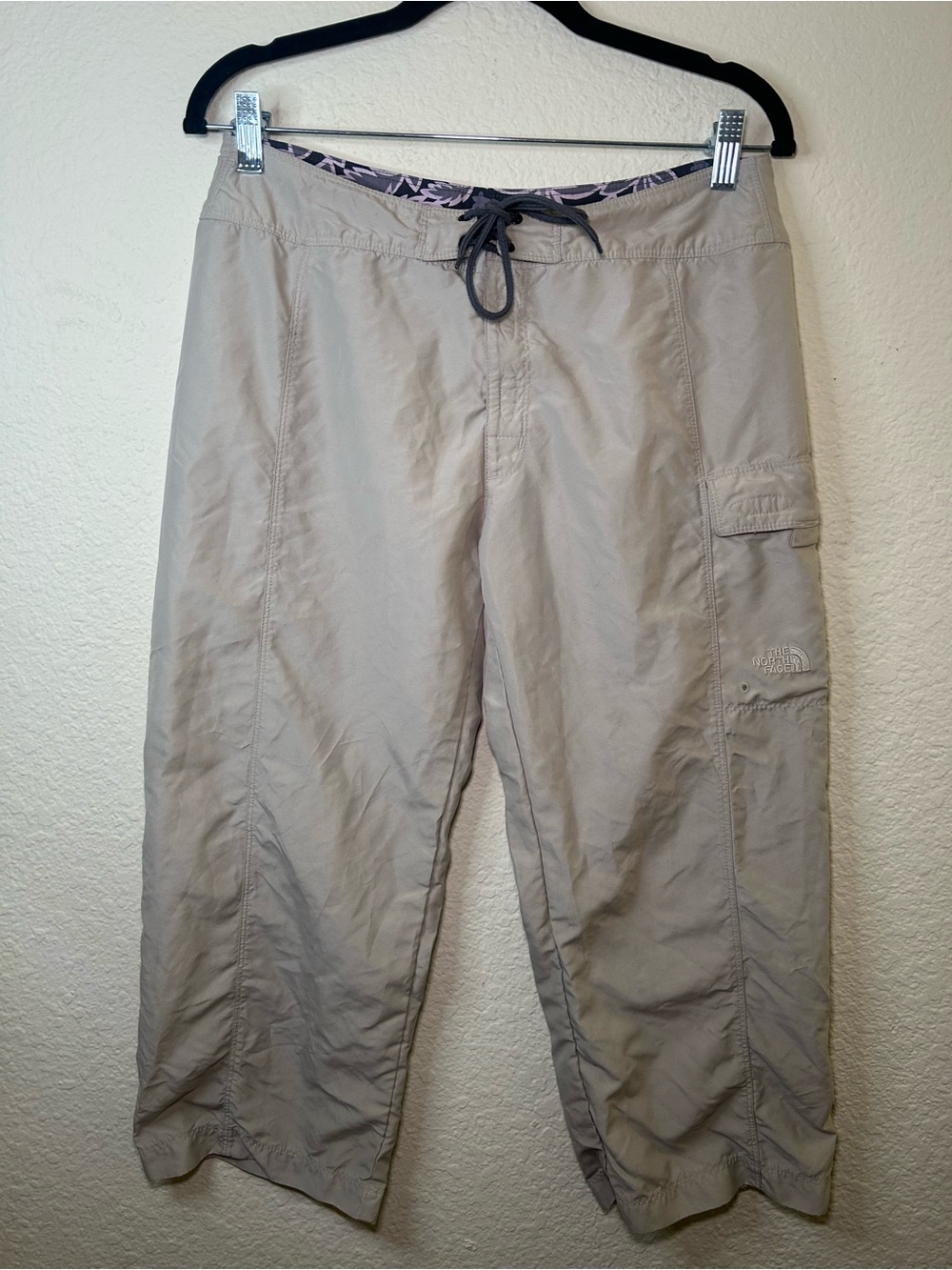 North Face Womens Khaki Cargo Capris with Drawstring Waist 8 Hiking Outdoor Camp - Picture 2 of 9